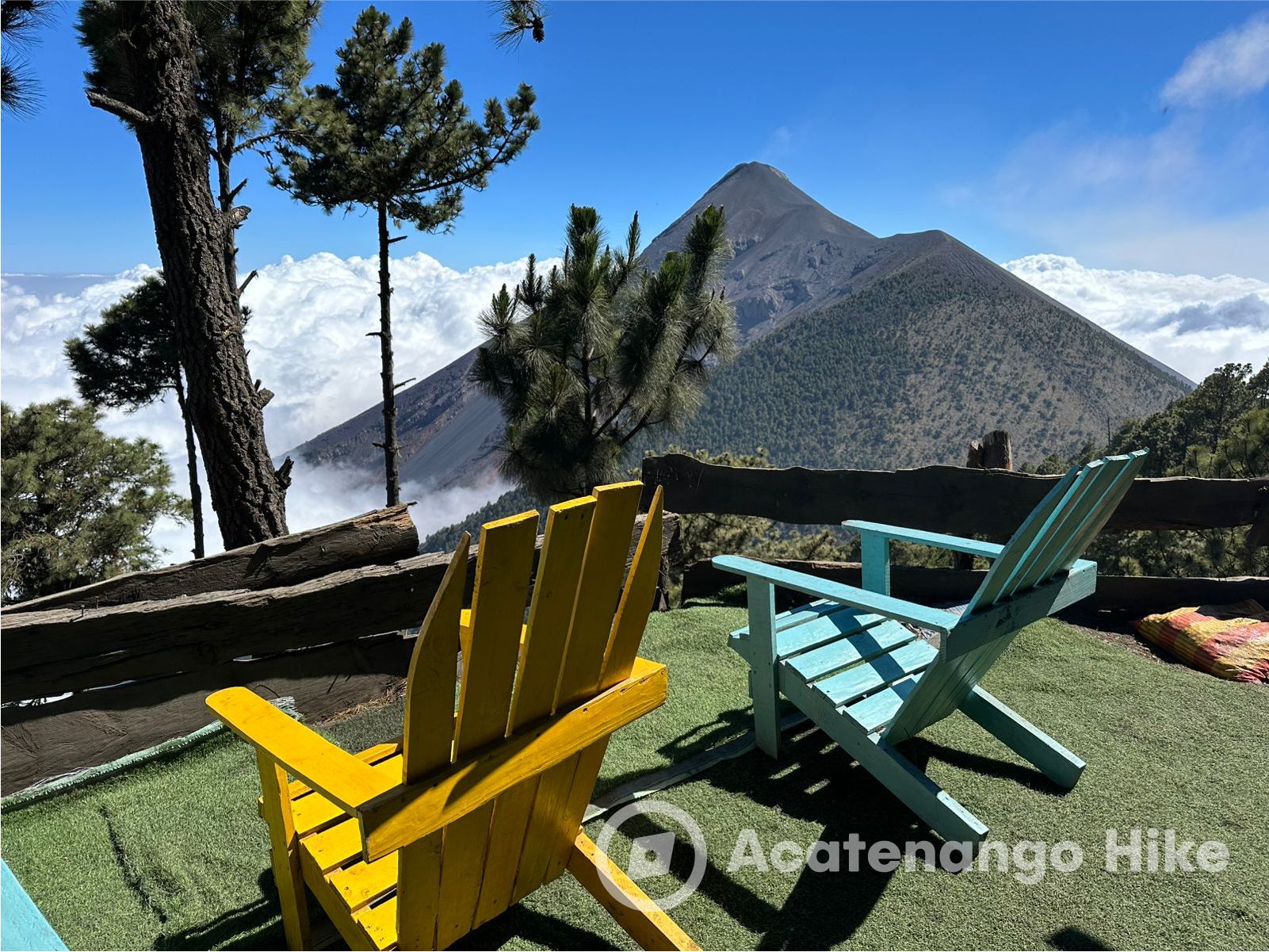 Cabana em A no acampamento de montanha do Acatenango