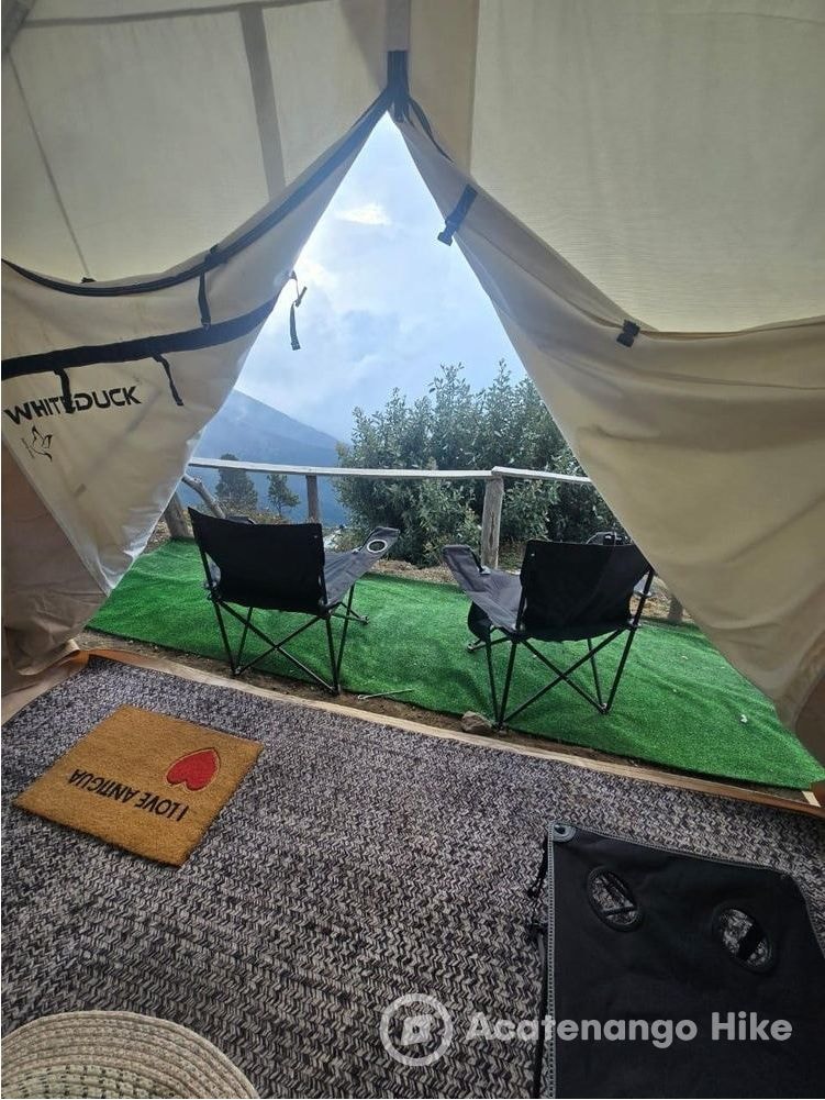 Barraca de glamping privada de frente para os vulcões ao nascer do sol no Acatenango