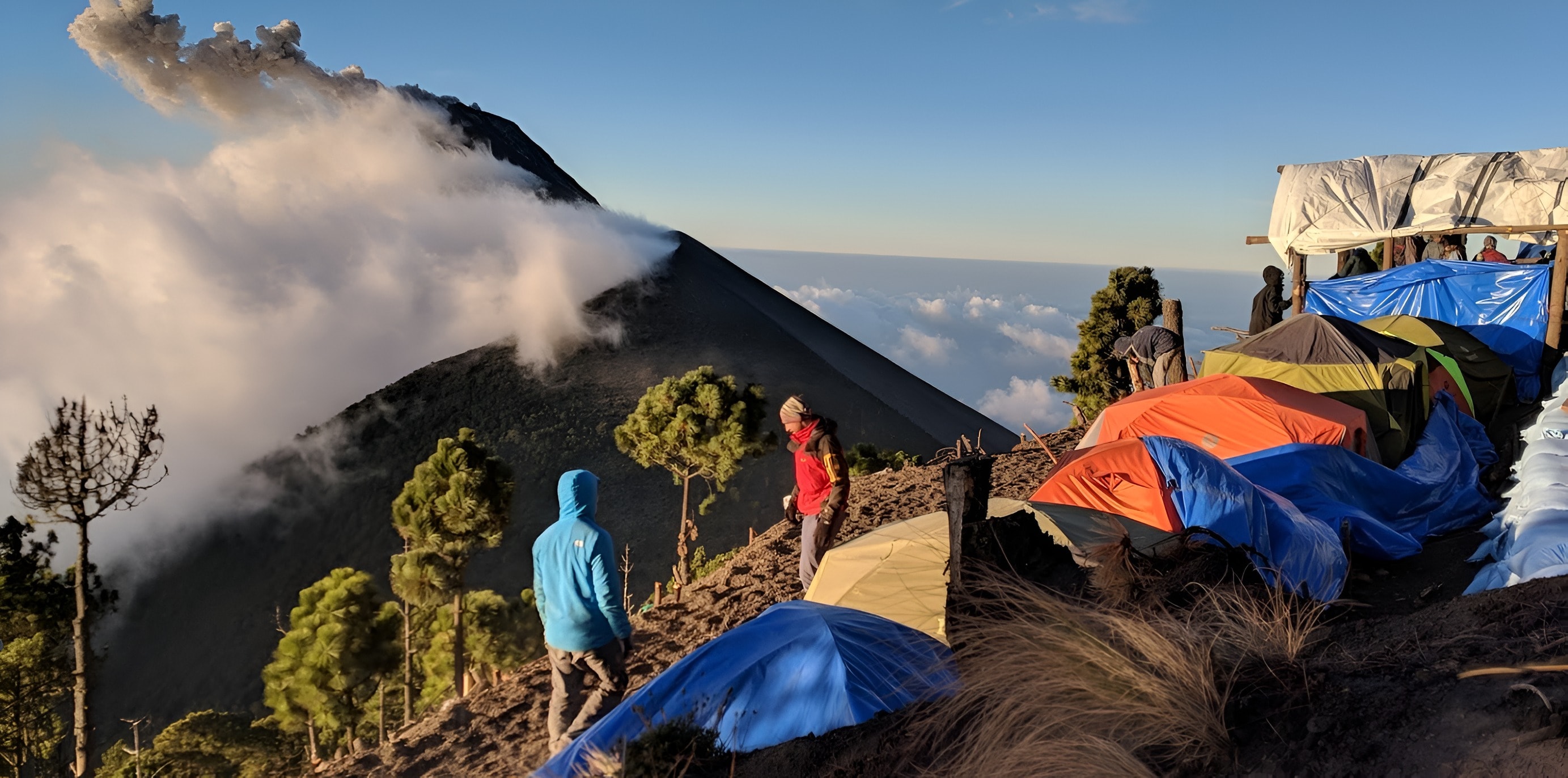Campamento de tiendas compartidas en la caminata de 2 días al Acatenango