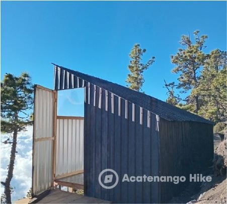 Refugio de montaña en el campamento base del Acatenango