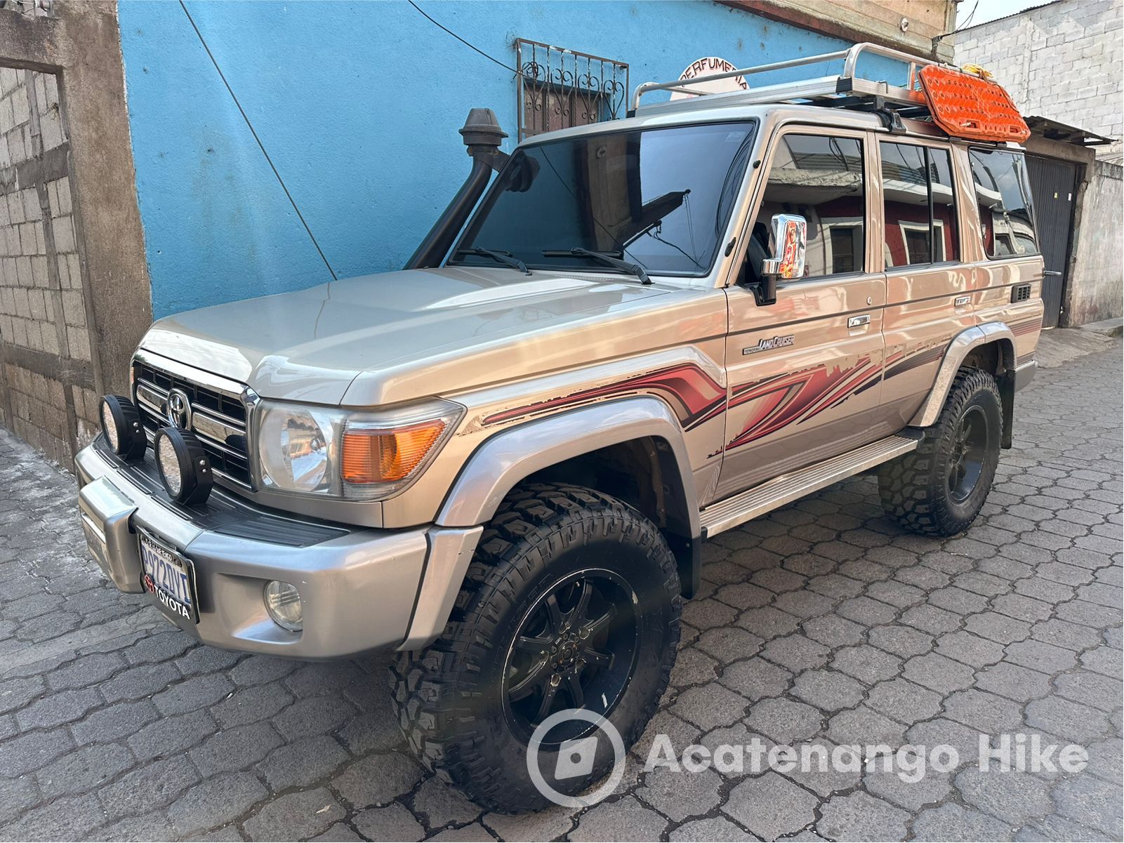 Toyota Land Cruiser 4x4 rumbo al Volcán Acatenango